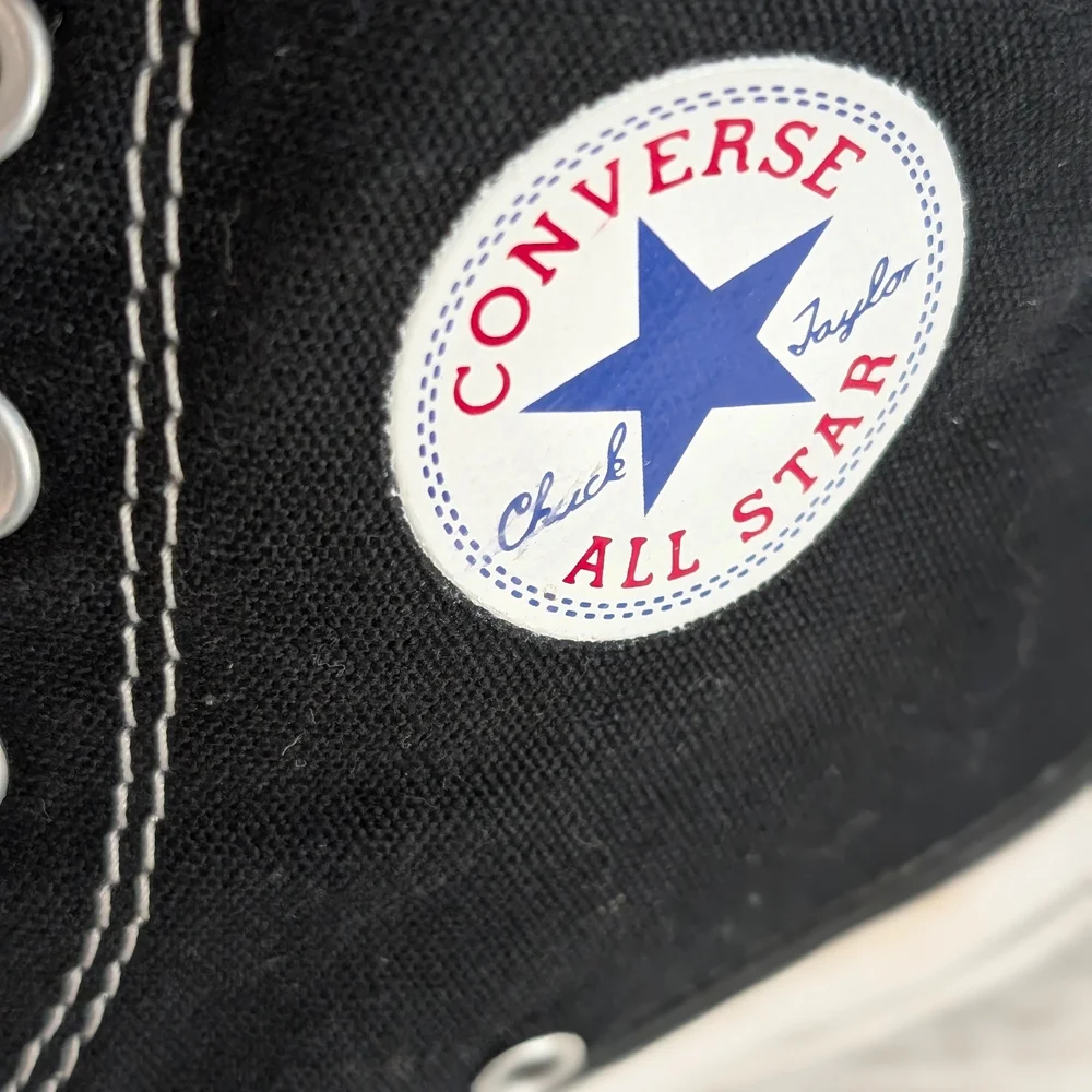 Great Condition: Converse Chuck Taylor All Star Women 6/Men 4